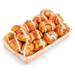 Рулетики с ананасом и корицей